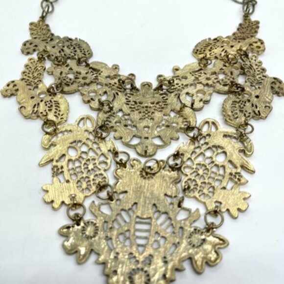 VINTAGE LACE CUT OUT BIB NECKLACE ANTIQUED LIGHT GOLD TONE CHAIN ORNATE FILIGREE - Picture 15 of 15
